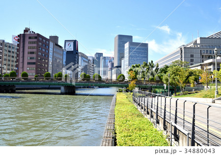 中ノ島公園より栴檀木橋、堂島方向を望む 中ノ島公園より栴檀木橋、堂島方向を望む 34880043