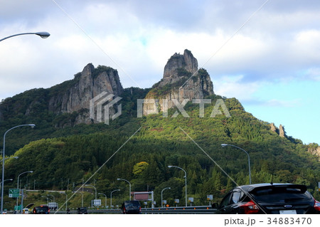 碓氷軽井沢インターチェンジから見える岩山の写真素材