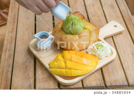 Honey toast green tea ice-cream  34885934