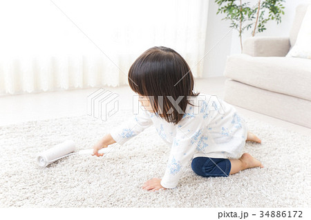 掃除をする子供 掃除をする子供 34886172