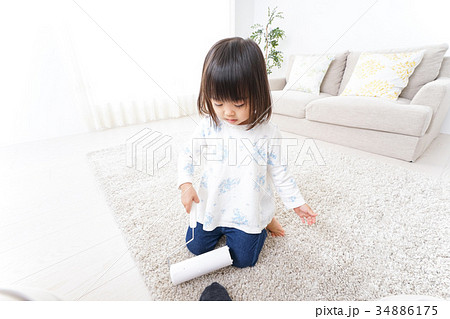 掃除をする子供 掃除をする子供 34886175
