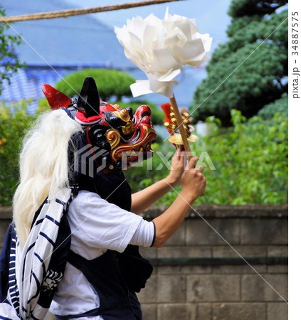 獅子舞(神社の境内) 獅子舞(神社の境内) 34887575