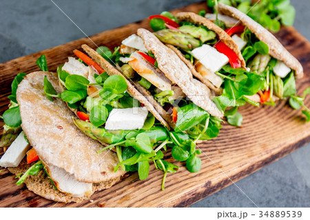 Pita sandwiches stuffed with chicken, vegetables 34889539