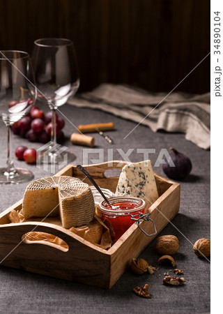 Cheese platter, nuts and fruits 34890104