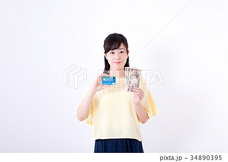 ミドル女性、お札、クレジットカード 34890395
