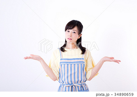 ミドル女性、考える、困る 34890659