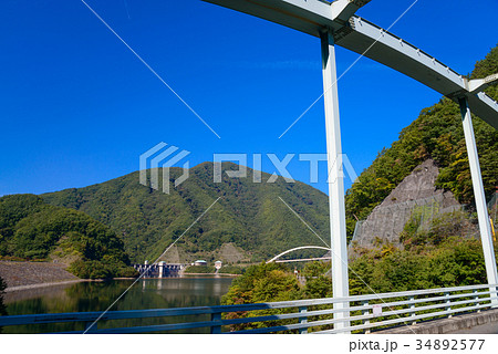 山梨県、塩川ダム湖畔、増富大橋と鹿鳴峡大橋、秋 34892577
