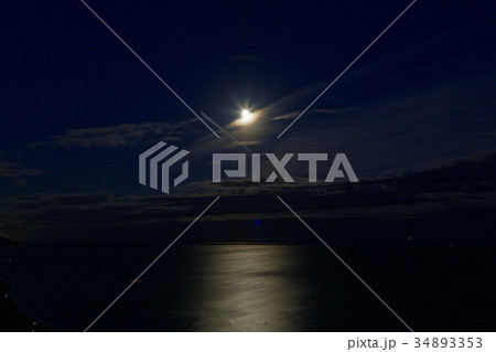 渥美半島 片浜十三里の夕暮れと満月 渥美半島 片浜十三里の夕暮れと満月 34893353