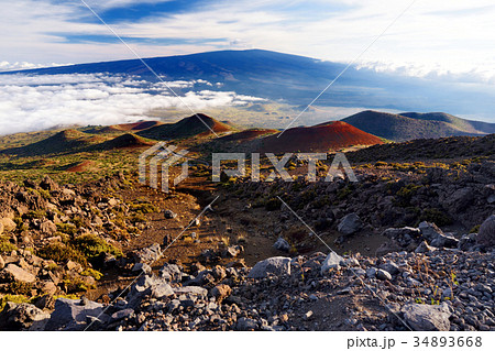 Breathtaking view of Mauna Loa volcano on the Big Island of Hawaii. 34893668