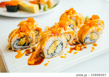 Salmon sushi roll Salmon sushi roll 34896007