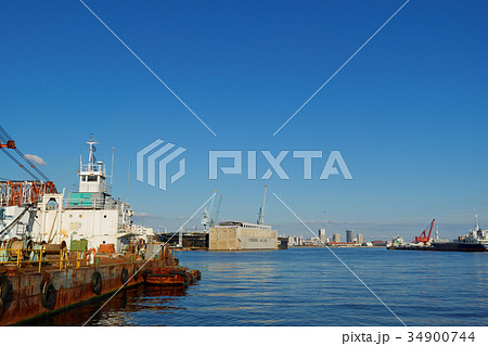 神戸 兵庫港から見る川崎重工の浮きドック 34900744