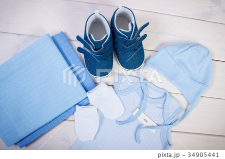 Pregnancy test with positive result on clothing 34905441