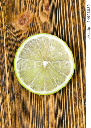 Fresh green lime Fresh green lime 34908080