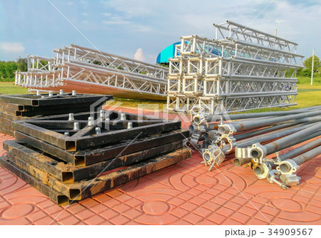 Aluminum trusses hanging concert speakers Aluminum trusses hanging concert speakers 34909567