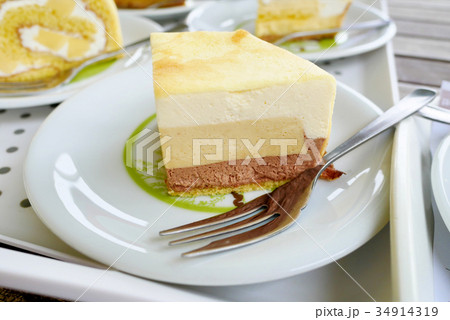 Japanese pudding bavarois cake on white plate  34914319
