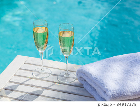 Champagne at the pool 34917378
