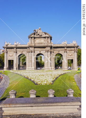 Puerta de Alcala in Madrid 34919291