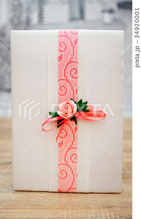 Wedding wish book decorated with flowers and pink 34920001