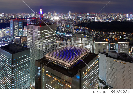 ドコモタワーのライトアップと都市風景 ドコモタワーのライトアップと都市風景 34920029