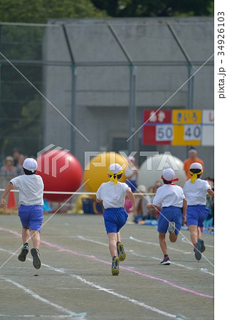 小学校の運動会風景　徒競走 34926103
