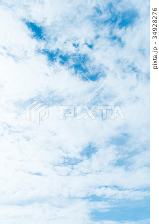 雲　クラウド　白　青　グラデーション　大空　快晴　青空　スカイ　風景　さわやかな空　バックグラウンド 34928276