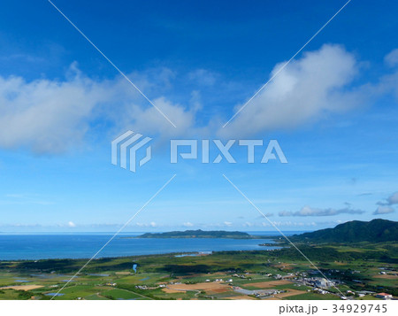 バンナ岳渡り鳥観察所から名蔵方面の眺め バンナ岳渡り鳥観察所から名蔵方面の眺め 34929745