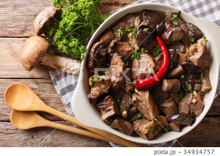 beef stew with wild mushrooms, onion and chili 34934757