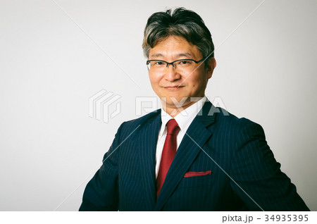 笑顔のビジネスマン　ミドル男性 34935395