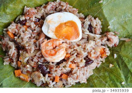 shrimp and salt egg topping on steamed rice 34935939