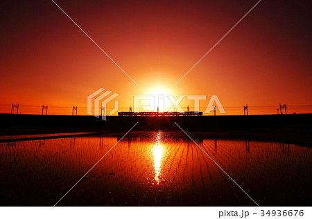 東武鉄道と夕暮れ 東武鉄道と夕暮れ 34936676