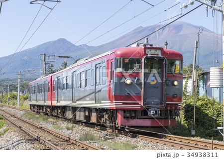 浅間山と115系しなの鉄道色 浅間山と115系しなの鉄道色 34938311