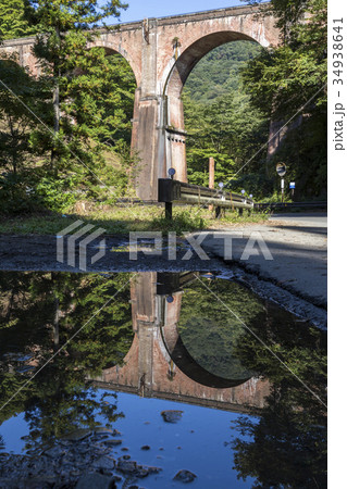 反射するめがね橋03 34938641
