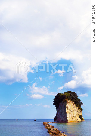 【石川県・観光名所】見附島(軍艦島)コピースペース 【石川県・観光名所】見附島(軍艦島)コピースペース 34941960