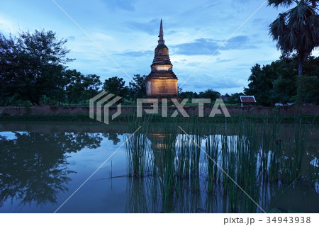 Wat Chedi Sung in Sukhothai, Thailand Wat Chedi Sung in Sukhothai, Thailand 34943938