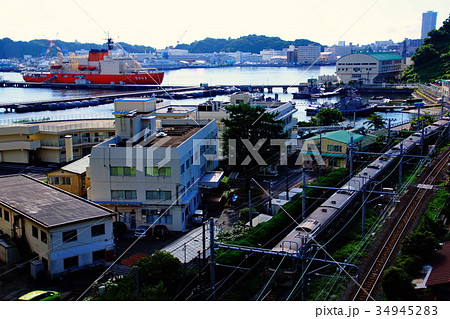 JR 横須賀線 ＆ 砕氷艦 しらせ　（ 横須賀本港 ・ 吉倉桟橋 ） 34945283