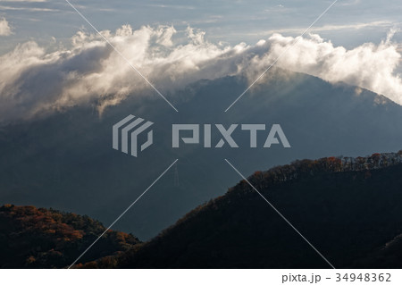 丹沢表尾根から見る雲懸る大山 34948362