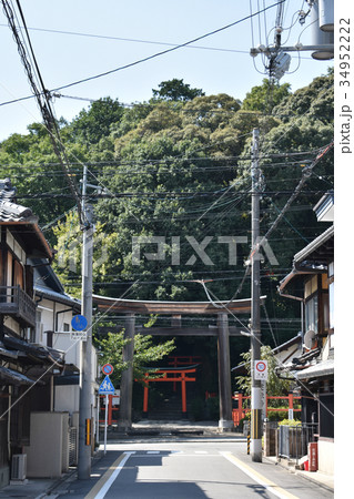 通りから見た建勲神社の鳥居 通りから見た建勲神社の鳥居 34952222