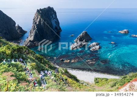 エメラルドブルーの海と島武意海岸  / 北海道積丹町 34954274