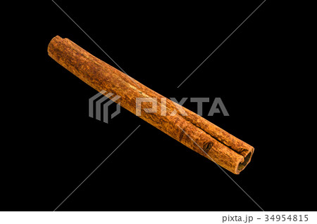 Single cinnamon sticks isolated black background 34954815