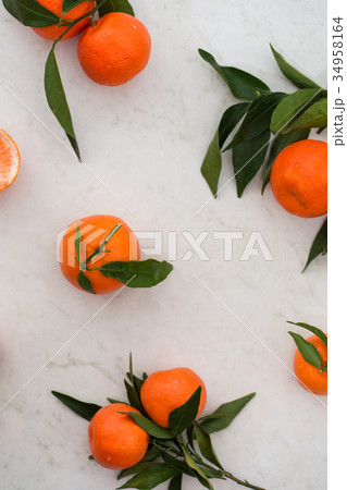 mandainas with green leaves 34958164