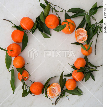 wreath of juicy mandarins 34958167