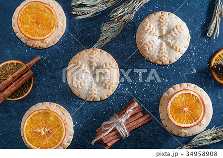 Top view of mince pies. Concept of Christmas 34958908