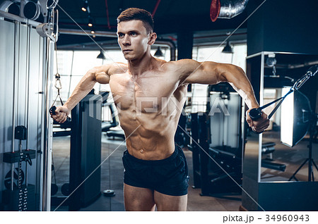 Brutal Caucasian bodybuilder training chest in gym 34960943