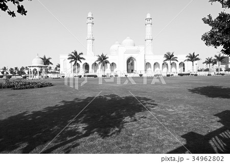 in oman muscat the old mosque minaret in oman muscat the old mosque minaret 34962802