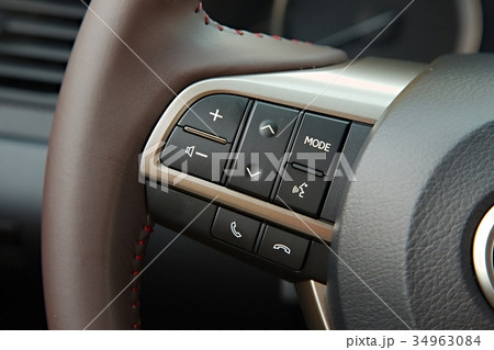 Steering wheel controls 34963084