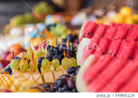 Fruit snacks on the banquet table 34966129