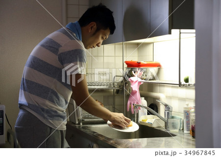 男性 食器洗い 男性 食器洗い 34967845