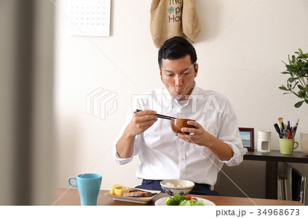 男性　朝食 34968673