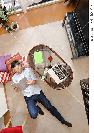 男性　部屋　俯瞰 34968917