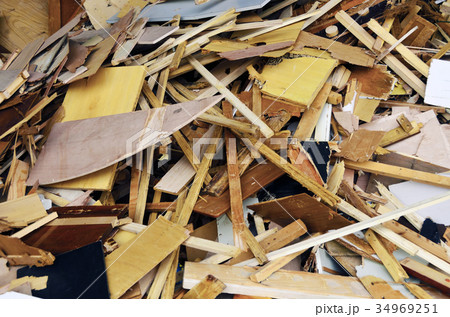 再利用される木くず 再利用される木くず 34969251